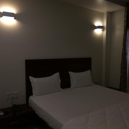 Manasi Inn Сатара Экстерьер фото