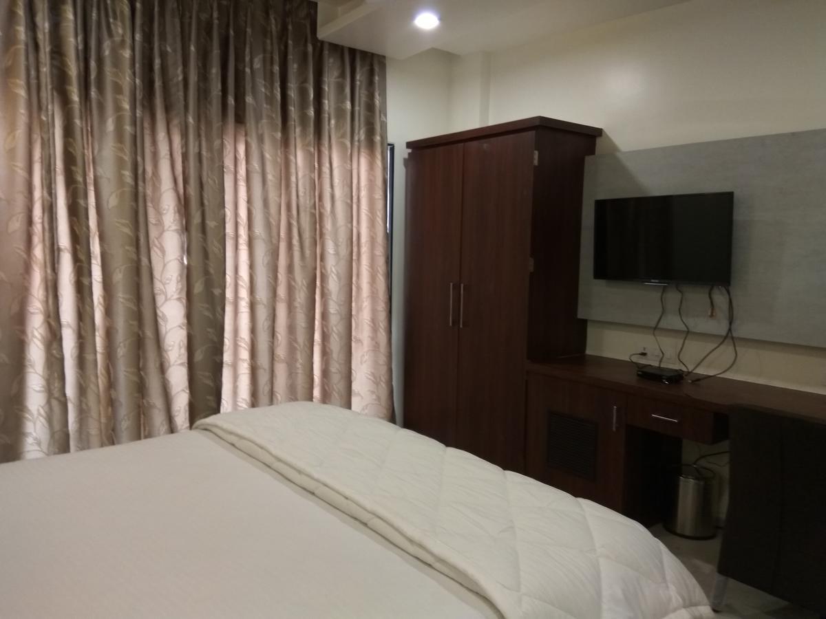 Manasi Inn Сатара Экстерьер фото