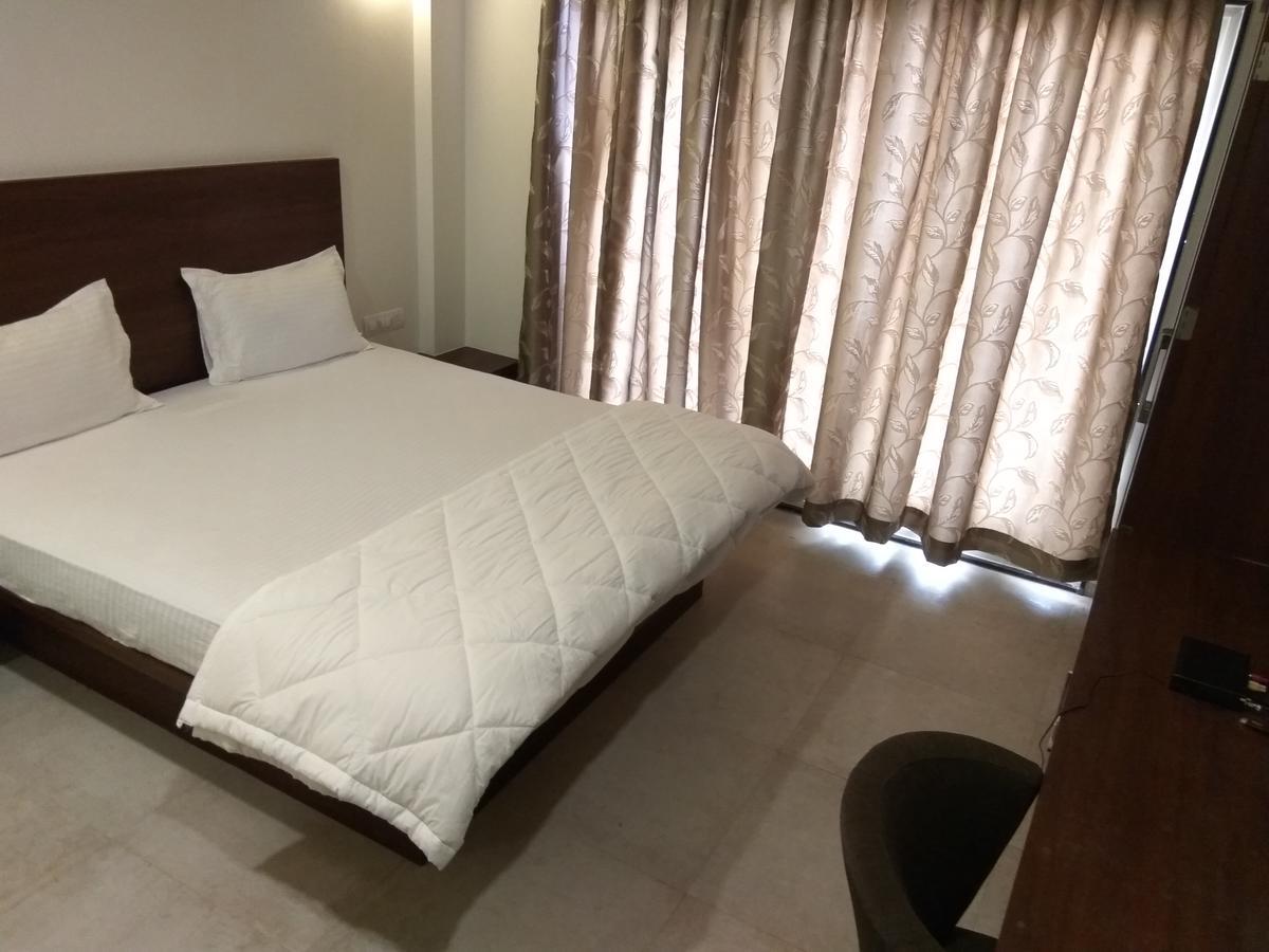 Manasi Inn Сатара Экстерьер фото